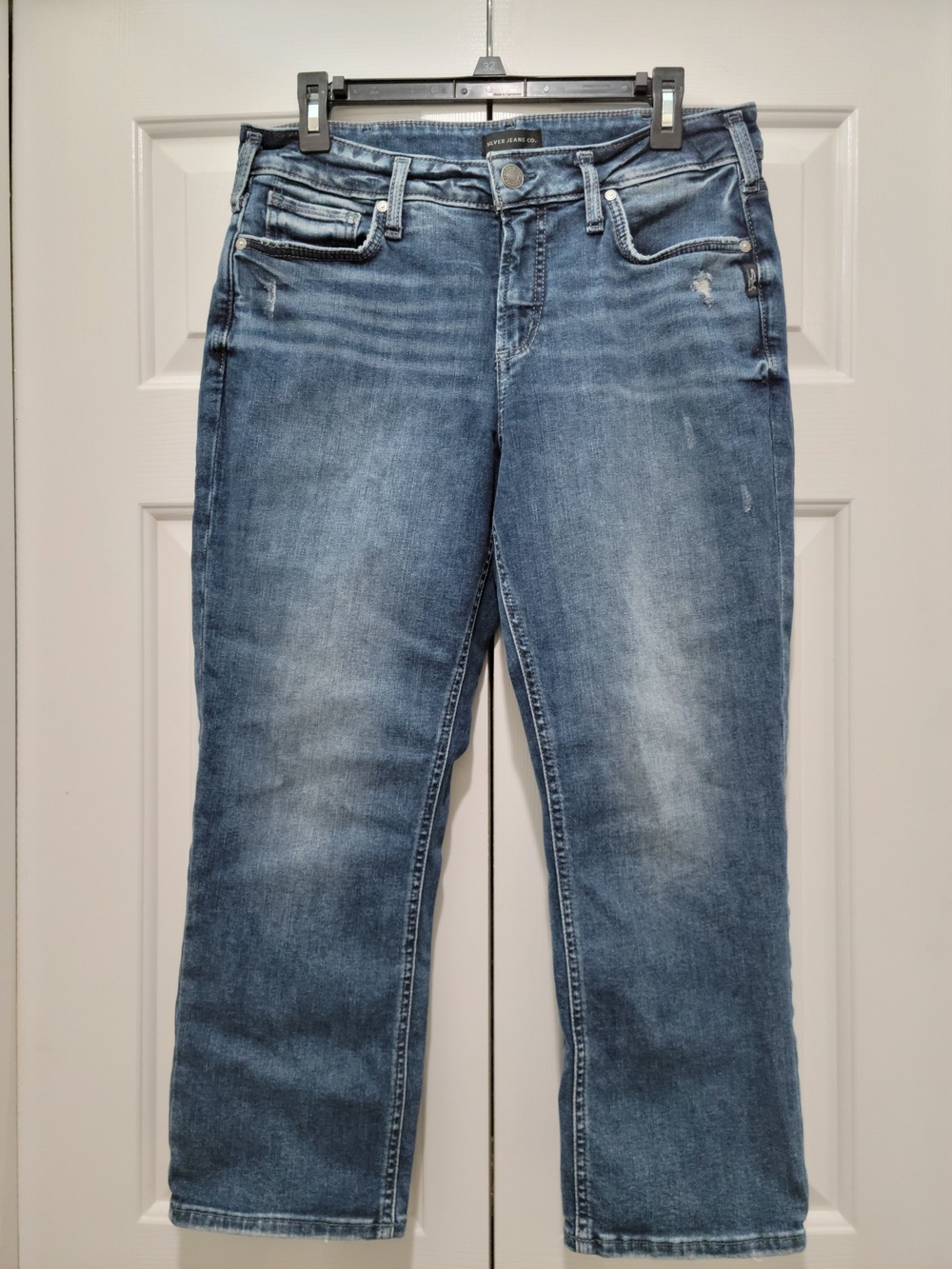 Silver Jeans Women's Suki Capri Mid Blue Weathered Denim